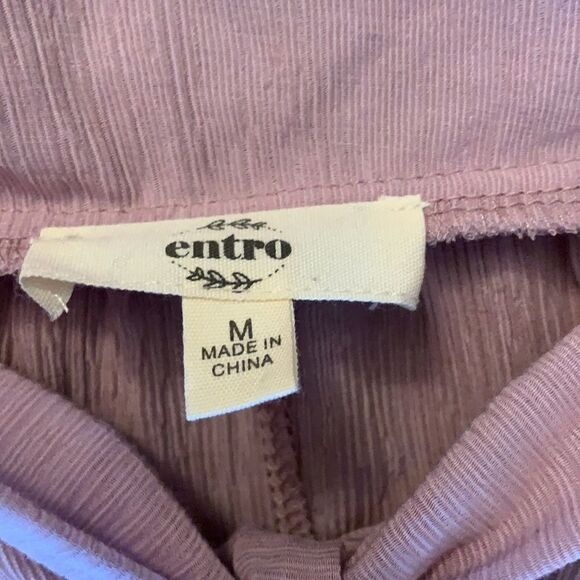 Entro size medium NWOT cold shoulder and three-quarter sleeves - Picture 4 of 7